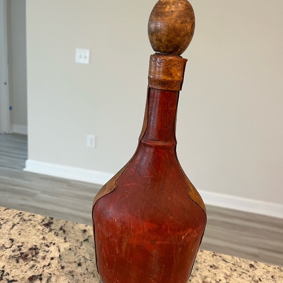 Italian Leather wrapped wine bottle - Picture 2 of 5